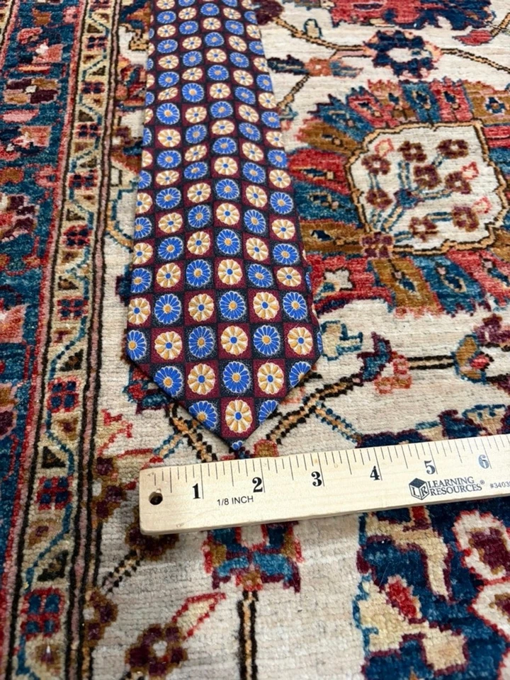 Gravata de seda Valentino azul borgonha geométrica floral estampa de margarida feita na Itália - Imagem 3 de 4