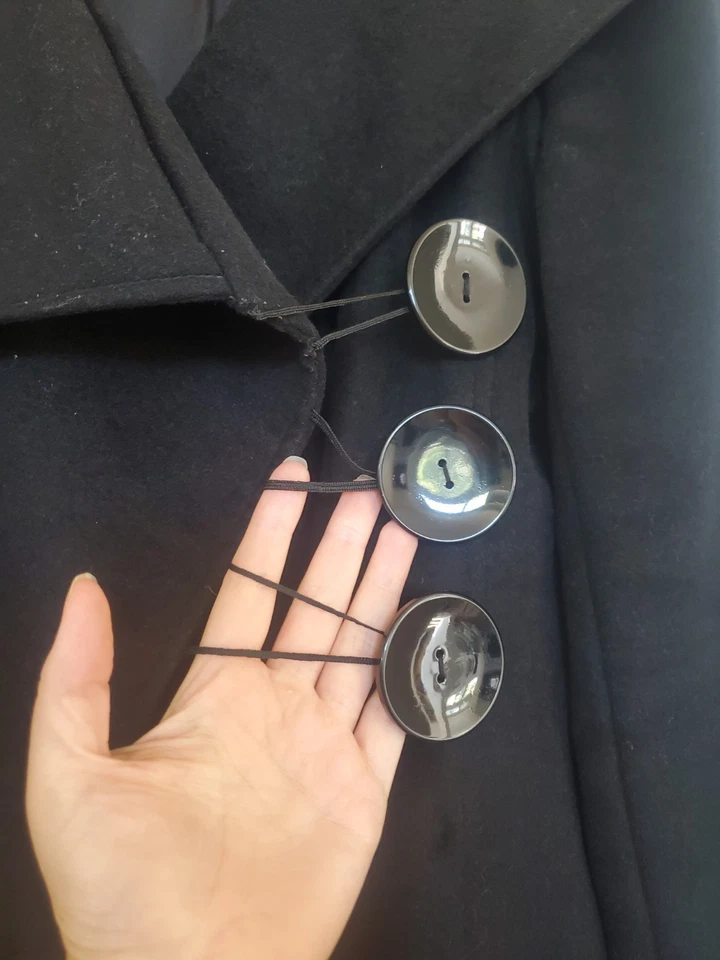 Abrigo de vestir vintage BeBe único retro negro con cuello de gran tamaño y botones laterales Foto 3 de 4