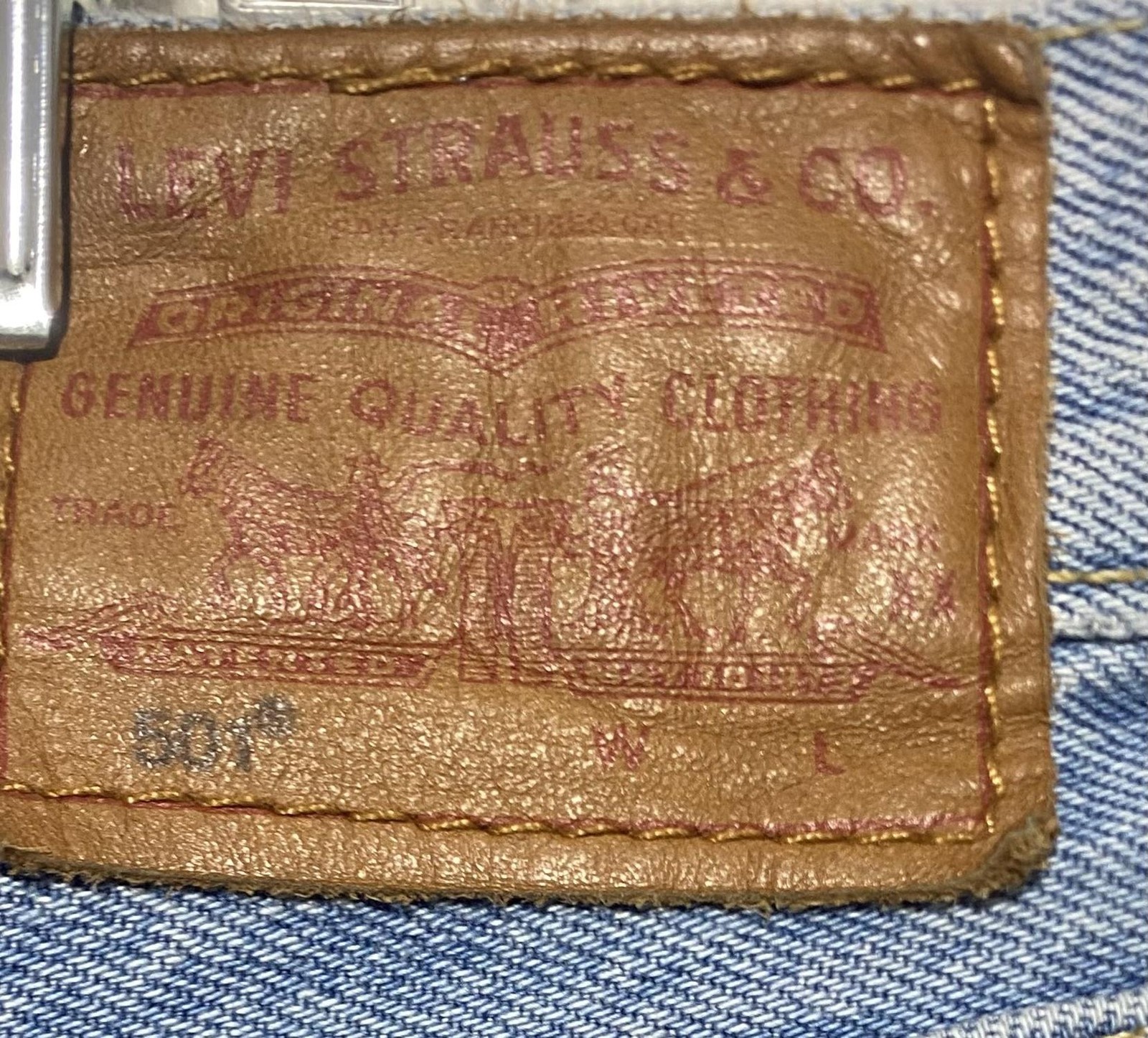 Levi's 501 Premium Denim Shorts Womens 33 Fits 34 Blue Distressed Cutoff Raw Hem thumbnail 7