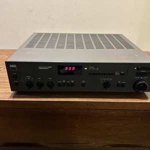 Amplificateur NAD 7220 PE – Pour Pièces Détachées / Non Testé