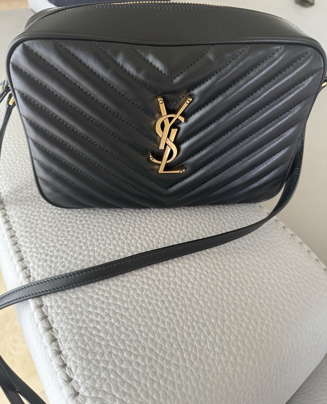 Nuova borsa per fotocamera nera Saint Laurent YSL Lou monogramma medio ?