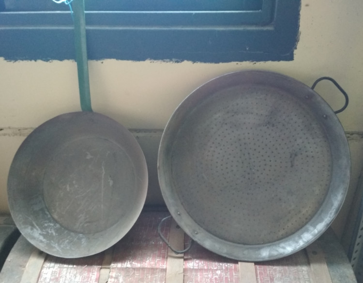 SARTEN GRANDE 40 CM DIAMETRO X 10 CM DE FONDO Y PAELLERA DE 50 CM, CON POCO USO