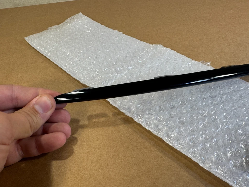 Mercedes Benz VITO W447 GENUINE AMG BLACK FRONT RIGHT GRILLE BOTTOM MOLDING TRIM - Image 4 of 4