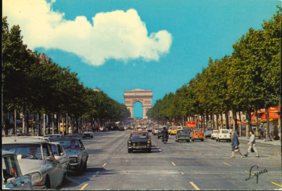 France - Paris - L'Avenue Champs-Elysées - L'Arc de Triomphe
