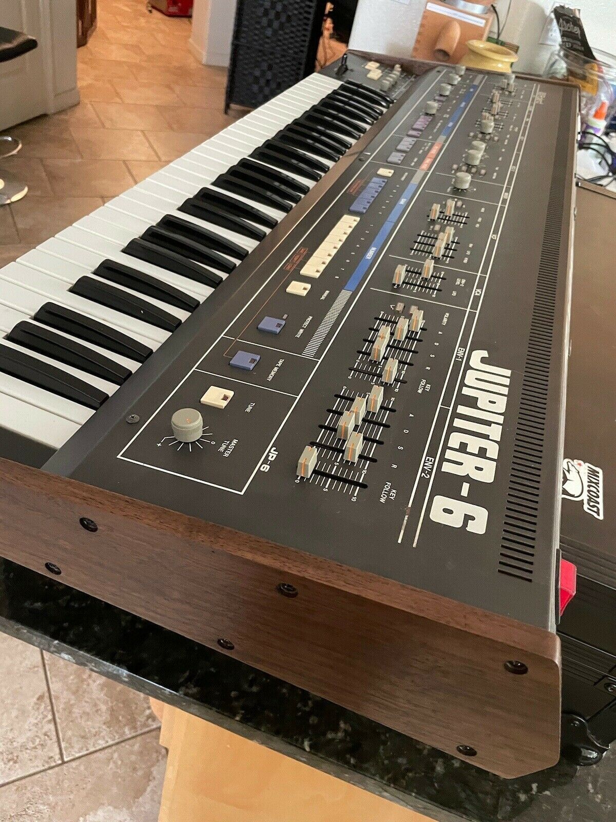 Roland Jupiter-6 vintage synth equipment - eBay listing photo 4