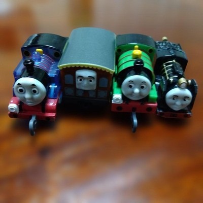 Capsule Plarail Thomas 4 Cars
