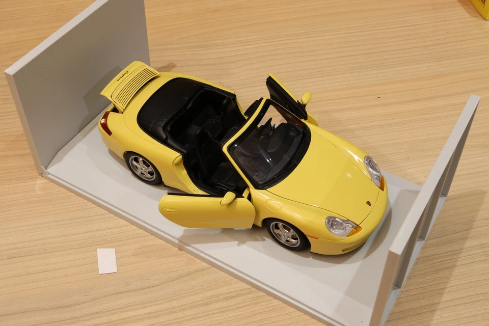 PORSCHE 996 Cabriolet. UT Models 1/18°. - Photo 2/4