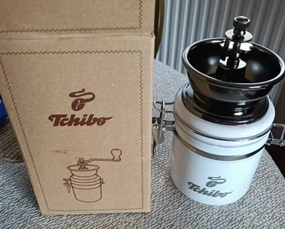 Tchibo Handmade Coffee Grinder with Ceramic Burrs / 3 Grinding Thicknesses NEW