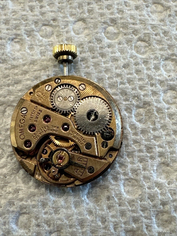 Movimiento vintage Omega calibre 620 17 joyas 2 ajustes para piezas Foto 2 de 4