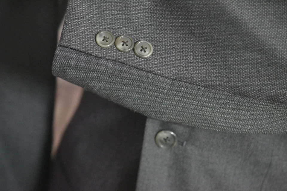 Perry Ellis Mens Gray REG FIT 3 Button 2 Piece Suit 38R Jacket 32x28 Pant - Image 3 of 4