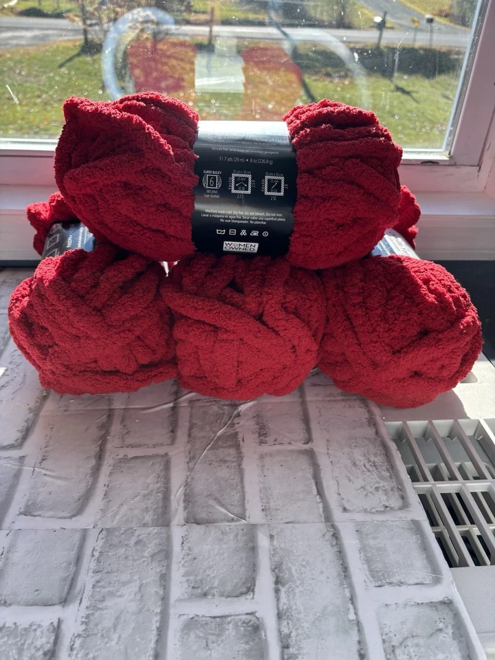 4 Mainstays Red Chenille Chunky Yarn 31.7 yds 8 oz NEW! Super Bulky 100% Polye - Image 3 of 4