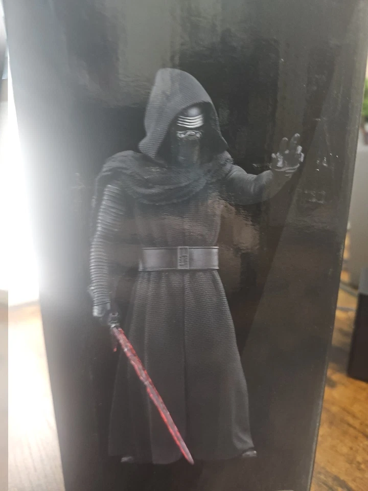 Star Wars Kylo Ren Kotobukiya 1:10 Scale Pre-Painted Model Kit NEW IN BOX  - Image 3 of 4