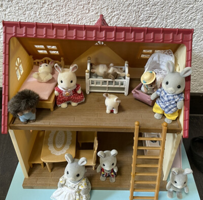 Epoch Forest Families Sylvanian Family Bärenwald Haus Hase Igel Bär Baby