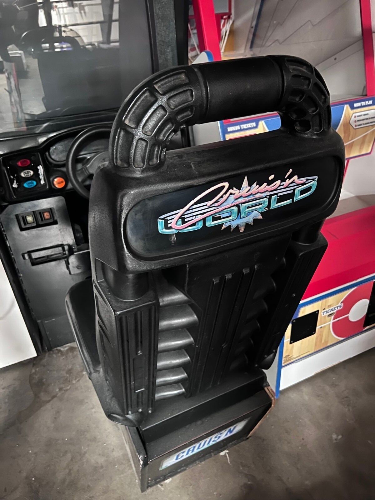 Cruis'n World Arcade Driving Game