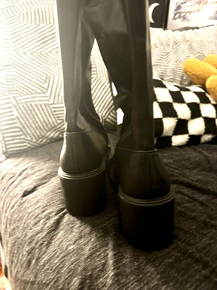 Botas por encima de la rodilla Missguided de cuero sintético Foto 4 de 4