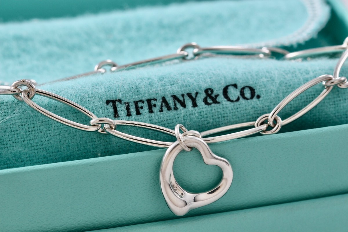 Tiffany & Co. Elsa Peretti Silver 16mm Open Heart Charm Oval Link