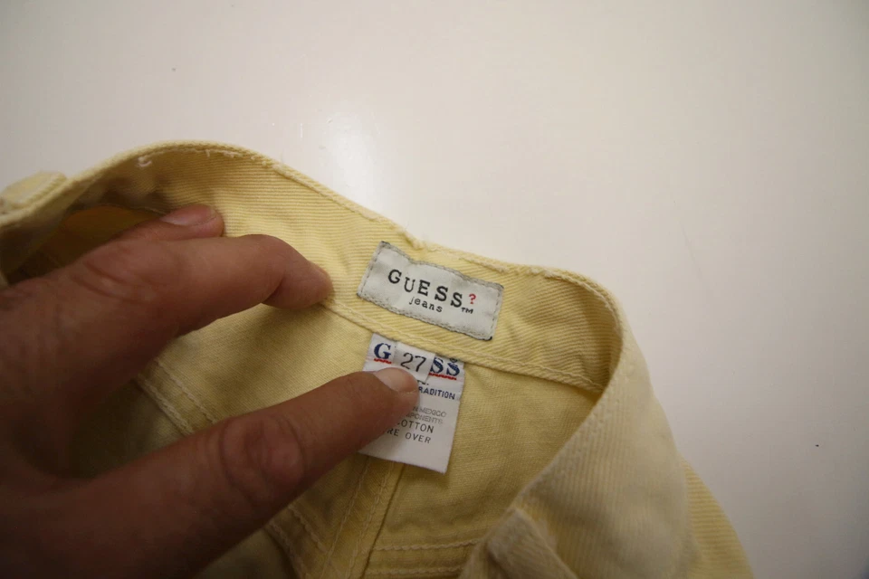 Pantalones Cortos De Colección Guess Para Mujer 27 Cintura 26" Amarillo Denim Jean Cintura Alta Años 90 Foto 4 de 4