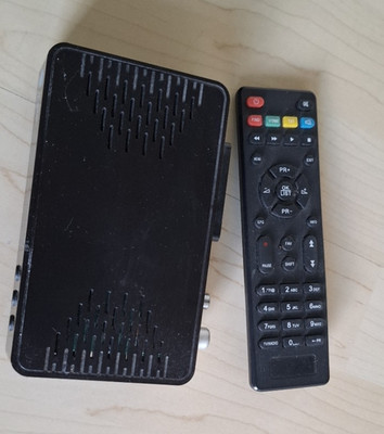 hb digital HD 250C HD Kabel-TV-Receiver Set-Top-Box mit Fernbedienung Schwarz
