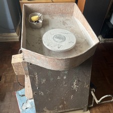 Electric pottery wheel used, working with some tools