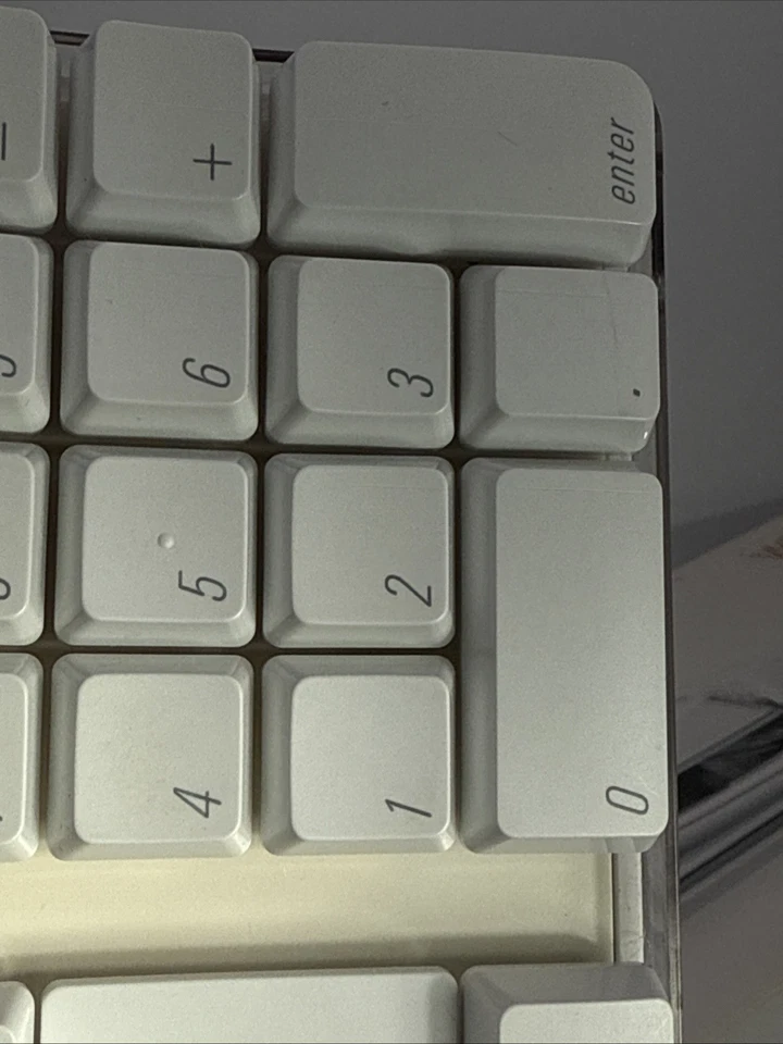 Apple A1016 Wireless Bluetooth Mechanical Keyboard White TESTED & CLEANED - Image 4 of 4