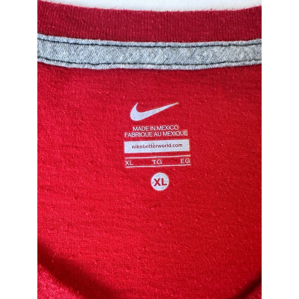 Camiseta Nike Ohio State Buckeyes feminina GG gola V vermelha manga curta - Imagem 3 de 4