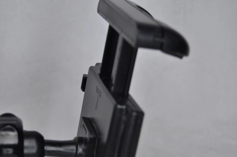 Macally Car Headrest Mount Holder for Tablets Adjustable - Image 4 of 4