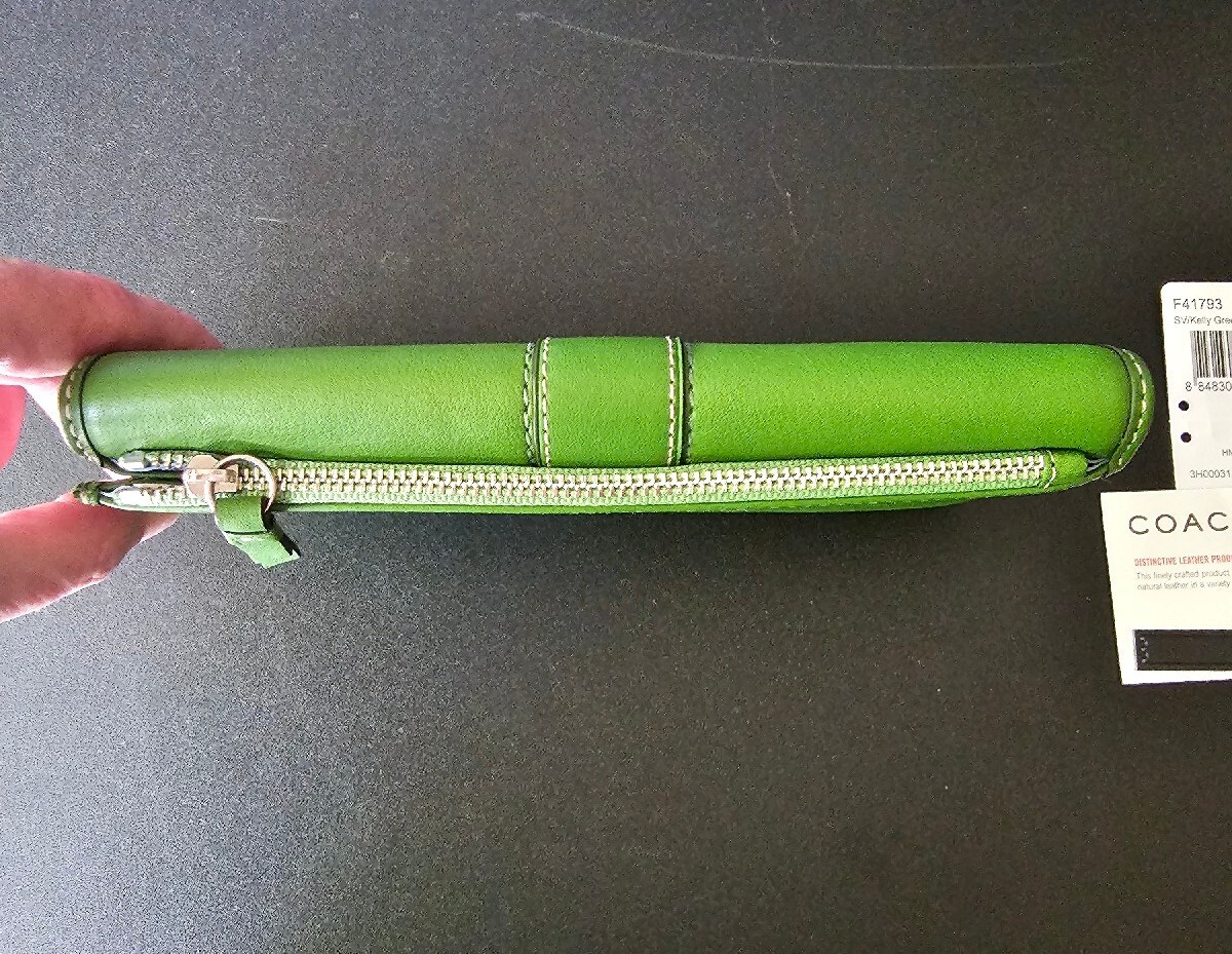 小物 Vintage Coach Soho wallet Green Canvas Vintage Coach Soho wallet Green Canvas - メルカリ