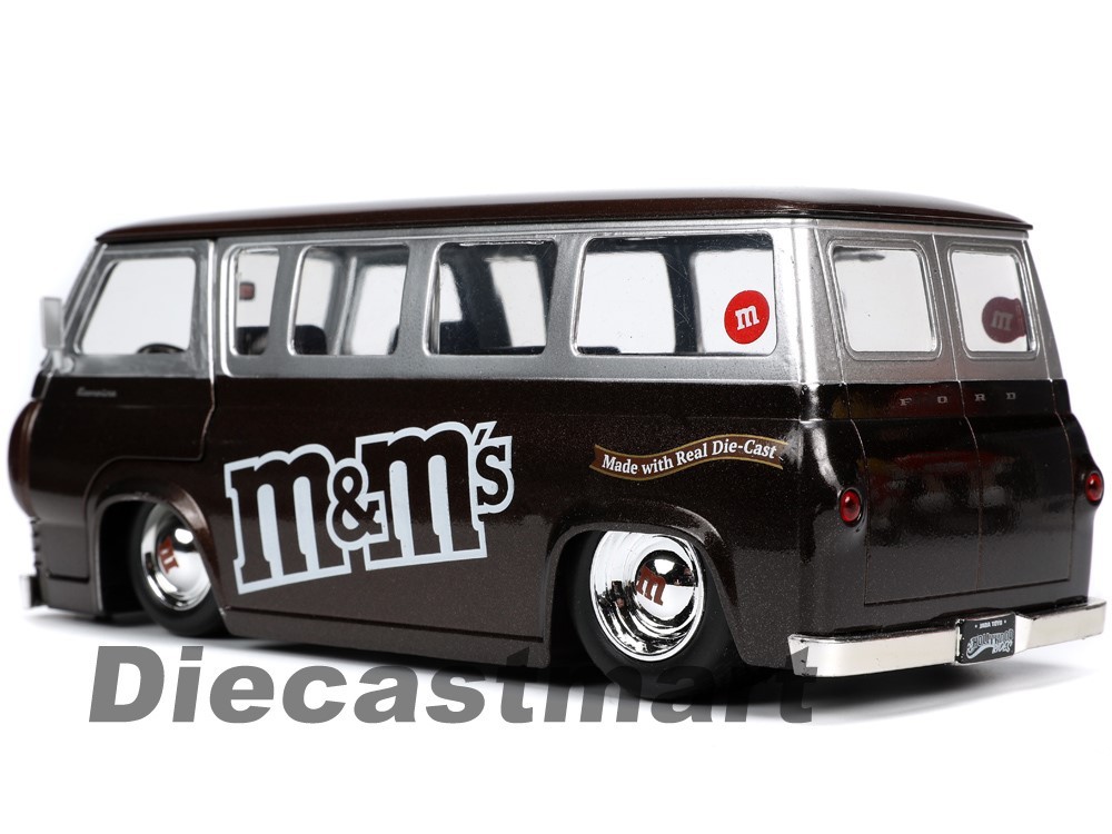 Jada 1:24 Red M&M's Figure & 1965 Ford Econoline Delivery Van