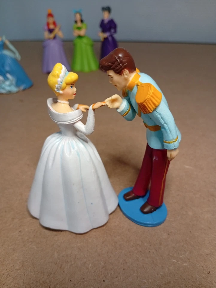 Lot DISNEY figurine Cendrillon Prince Perla Jaq Lady Tremaine Anastasia Drizella - Photo 4/4