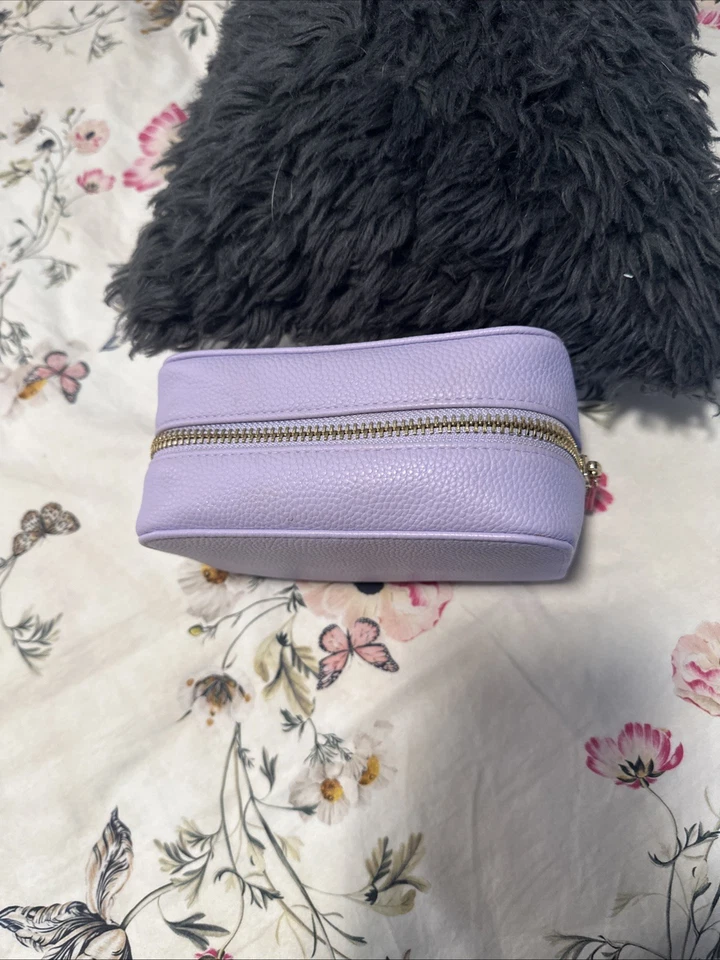 Trish McEvoy | Bolso limitado de cosméticos planificador de maquillaje de cuero vegano púrpura Foto 4 de 4