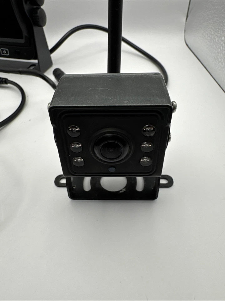 leekooluu LK4 HD 1080P Wireless RV Backup Camera System 5” Screen - Image 3 of 4