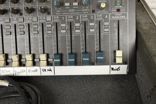 Mackie CFX 16 MIXER 16-Channel Live Sound Mixer Board w/ Case & Power Cord - Picture 10 of 20