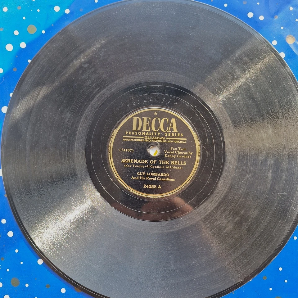 Guy Lombardo Serenade of The Bells/Shipping Cider by The Zuyder Zee 78RPM 1947 Foto 2 de 4