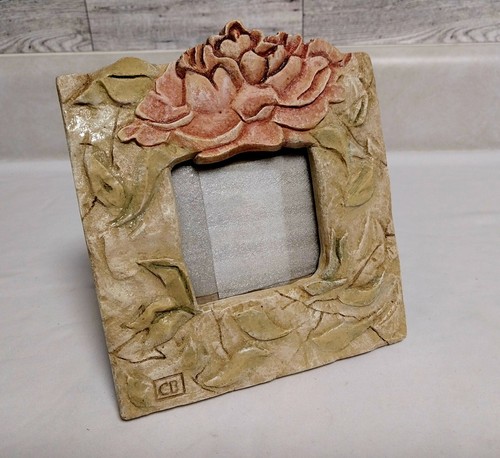 FETCO CERAMIC ROSE PHOTO FRAME TEXTURED PHOTO SIZE 2 1/2"X 2 1/3" FREE STANDING - Picture 11 of 12