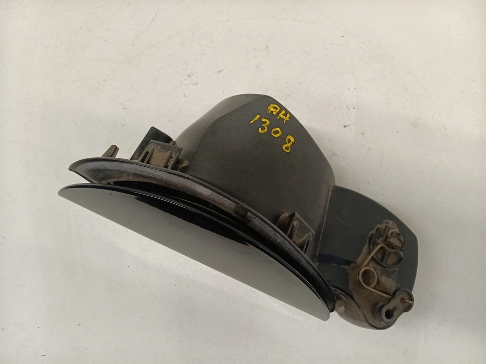 2015-2017 CHRYSLER 200 FUEL GAS TANK DOOR LID COVER AND CAP OEM, 68137578 - Image 4 of 4