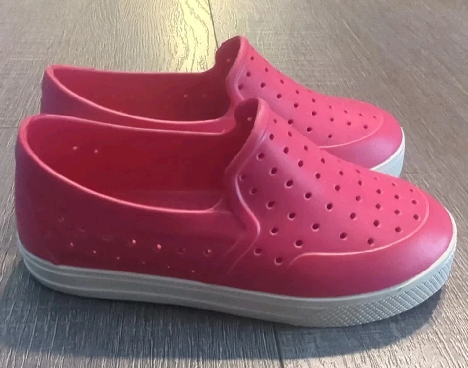 Zapatos impermeables rosa sin cordones Baby Gap talla 9/10 para niñas Foto 2 de 4