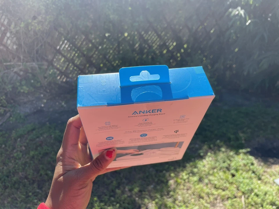 NEW Anker PowerPort 5W Qi Certified Wireless Charging Pad for iPhone/Android Blk - Image 3 of 4