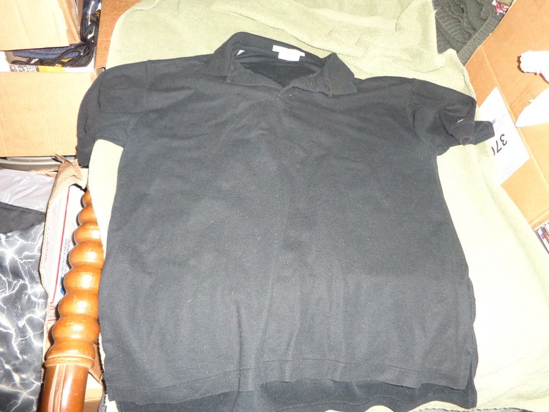 black pull over collared shirt levi's brand large, 2 buttons on front