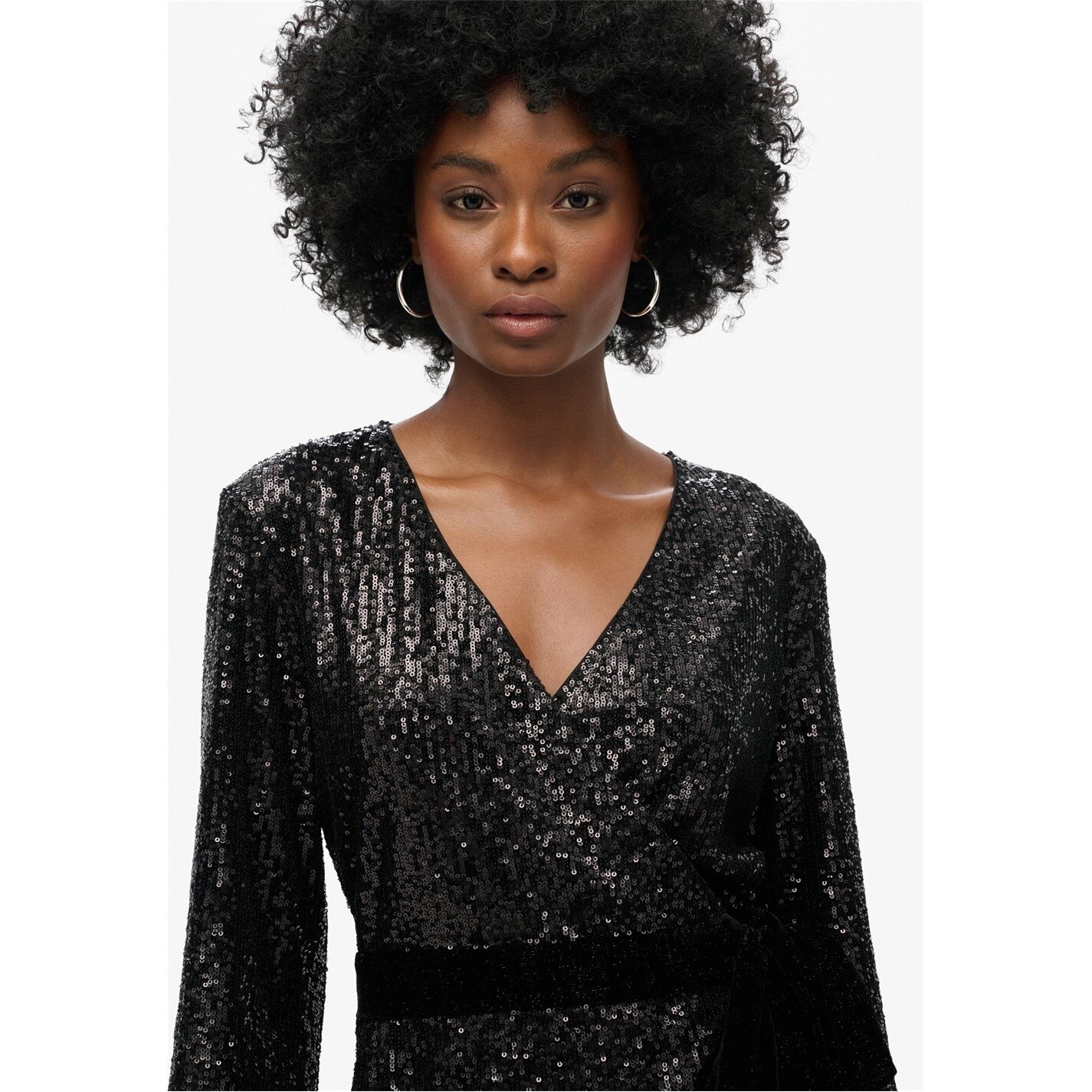 Модель Superdry Damen Minikleid с пайетками в плетеной упаковке