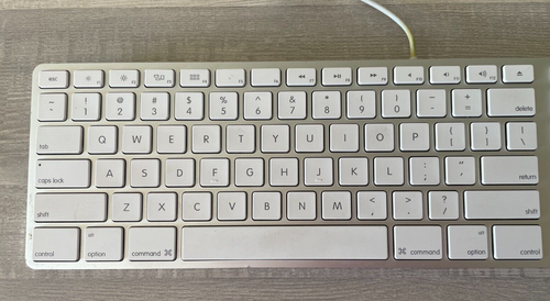 Apple USB Wired Keyboard With Numeric Keypad Model A1243 - Picture 3 of 9