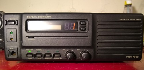 Vertex Standard VXR-7000U UHF Desktop Repeater (używaj z zasilaniem zewnętrznym) - Zdjęcie 2 z 9