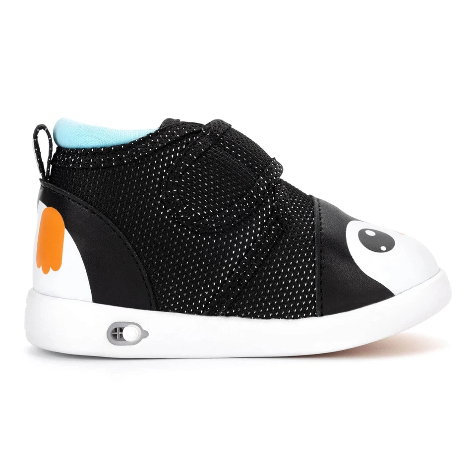 Zapatos para niños pequeños ikiki Penguin Squeaky | Negro brillante Foto 4 de 4