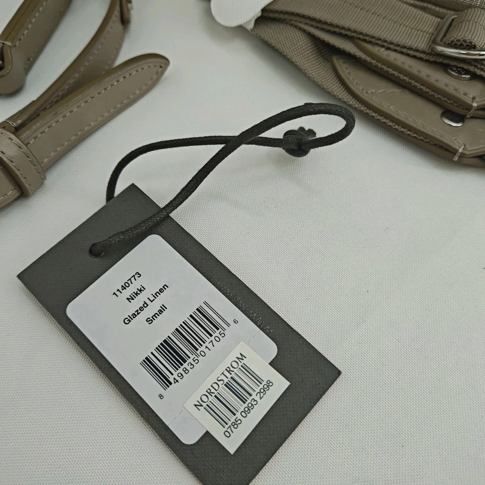 Cartera convertible MZ Wallace Nikki de lino esmaltado con bolsa plateada satinada Foto 4 de 4