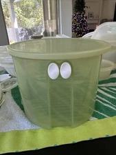 Tupperware FRIDGESMART ROUND Container Bowl W/Lid 20 Cup Green 3998A-4 / 3997A-3