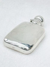 WALKER & HALL STERLING SILVER HIP FLASK - Sheffield, 1917.