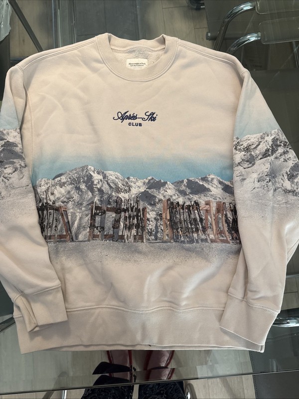 Abercrombie & Fitch Apres Ski Club Sweatshirt Small