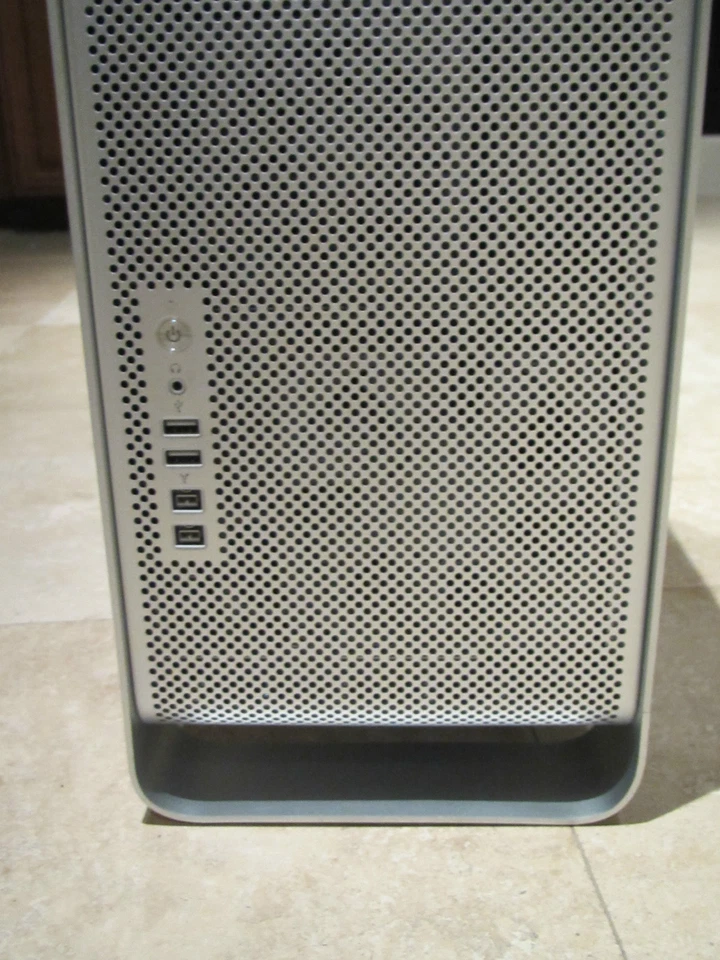 Apple Mac Pro Desktop 5,1 Twelve 12-Core 2.66Ghz Westmere 48GB RAM 1TB HD - Image 3 of 4