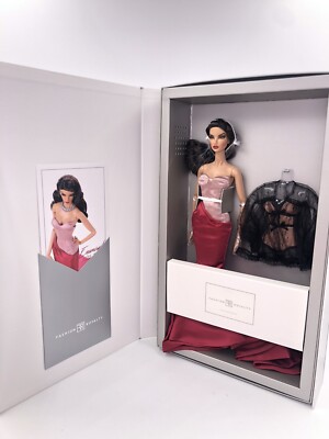 Fashion Royalty Integrity Toys Enamorada Natalia Fatale