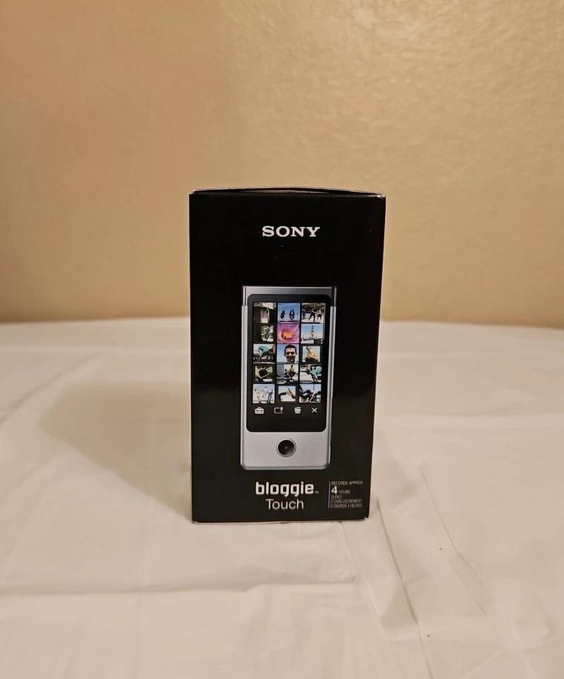 New Sealed Sony Bloggie Touch Mobile HD Snap Camera /MHS-TS20/ 8GB/Silver - Image 4 of 4