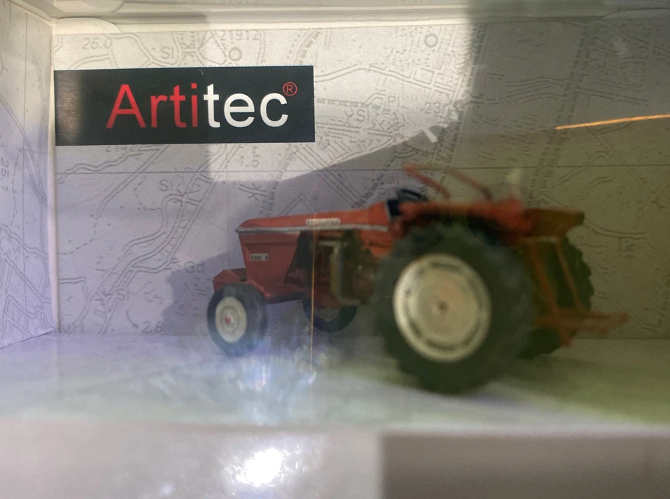 ARTITEC 387.444 - Tractor Agricultural Renault 56 Ho 1:87 BRAND NEW - Image 2 of 3